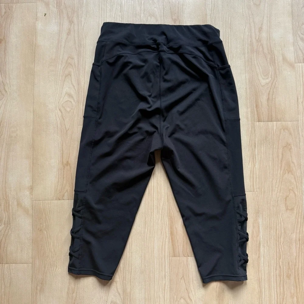 Pop Fit cropped black compression leggings, mesh inserts, sz 3xl - Picture 6 of 7